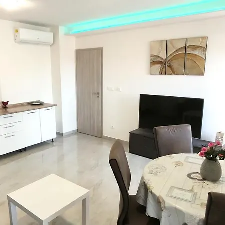 Dolores マカルスカ